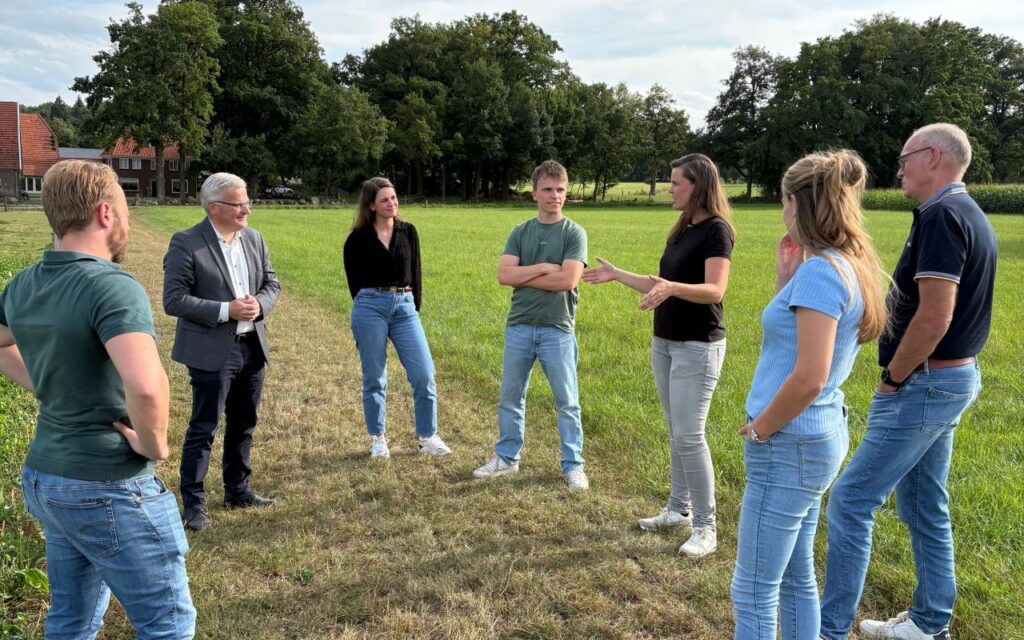 GEDEPUTEERDE Ten Bolscher op bezoek bij Francis Sanderink & Marije Elderink